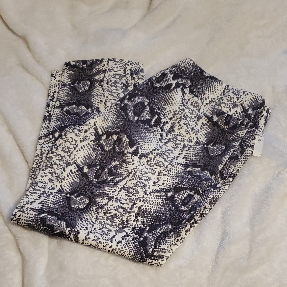 🟦 Cropped Cobra Pants NWT